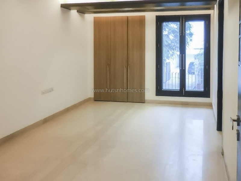 4 BHK Flat For Rent in West End Colony