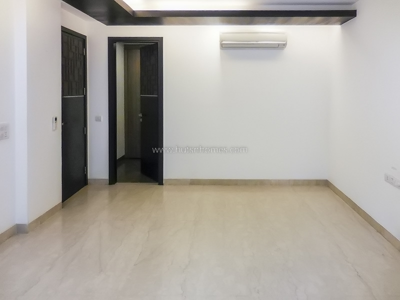 4 BHK Flat For Rent in West End Colony