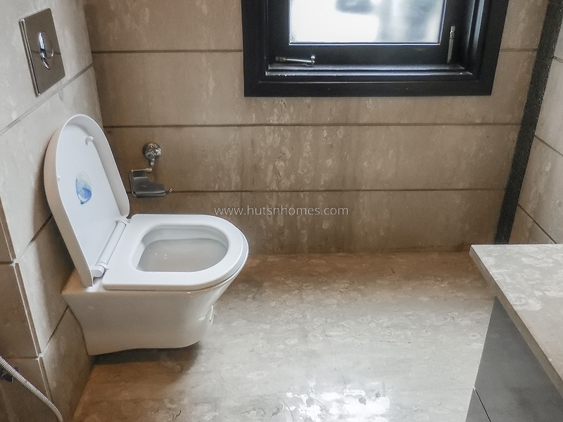 4 BHK Flat For Rent in West End Colony