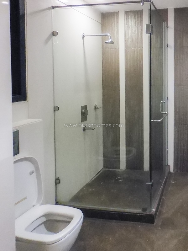 4 BHK Flat For Rent in West End Colony