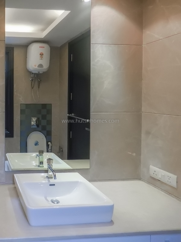 4 BHK Flat For Rent in West End Colony