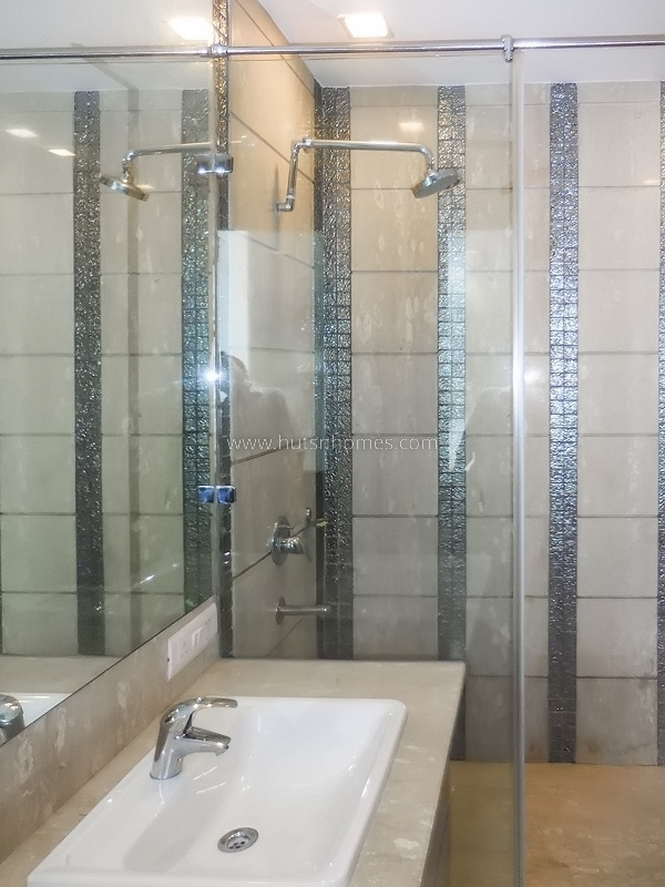 4 BHK Flat For Rent in West End Colony