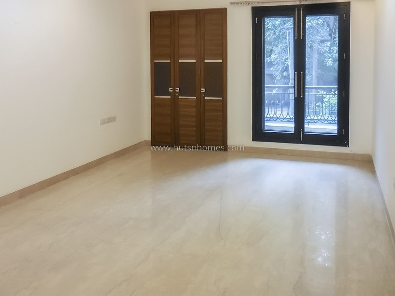 4 BHK Flat For Rent in West End Colony
