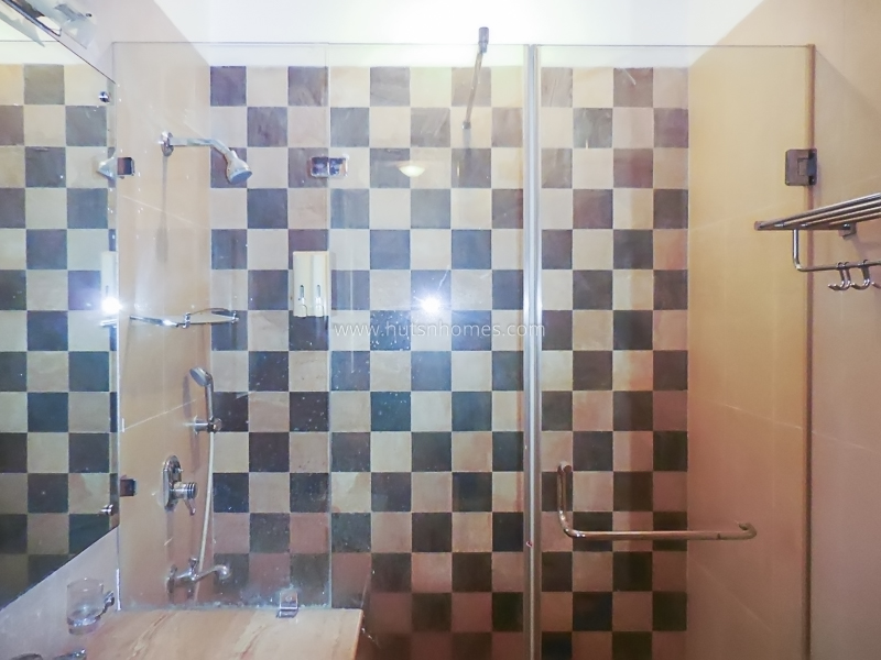 3 BHK Flat For Sale in Defence Colony