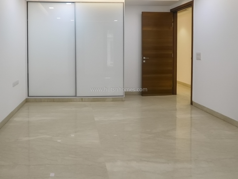 3 BHK Flat For Rent in Nizamuddin East