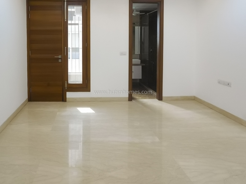 3 BHK Flat For Rent in Nizamuddin East