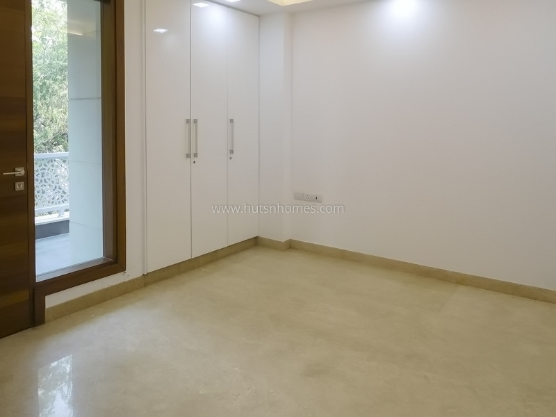 3 BHK Flat For Rent in Nizamuddin East