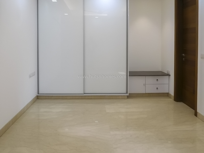 3 BHK Flat For Rent in Nizamuddin East