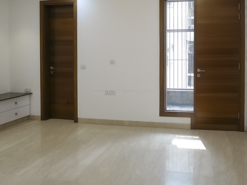 3 BHK Flat For Rent in Nizamuddin East