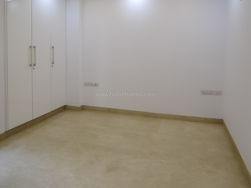 3 BHK Flat For Rent in Nizamuddin East