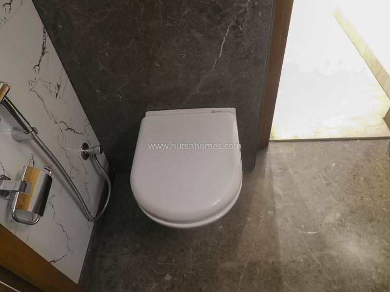 3 BHK Flat For Rent in Nizamuddin East