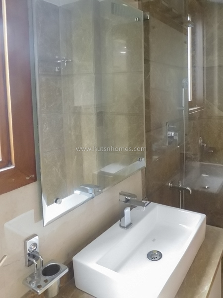 3 BHK Flat For Rent in Nizamuddin East