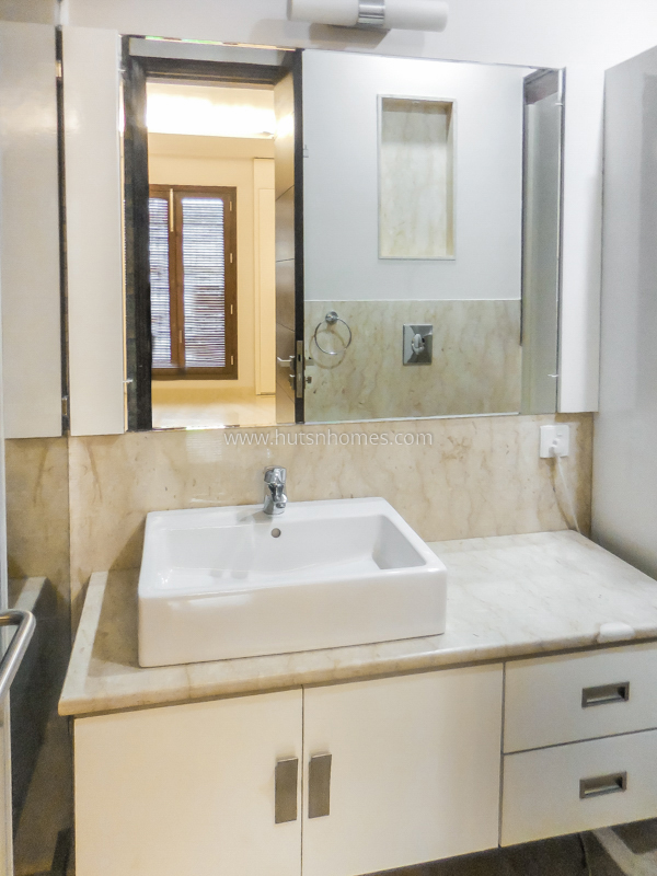 3 BHK Flat For Rent in Defence Colony