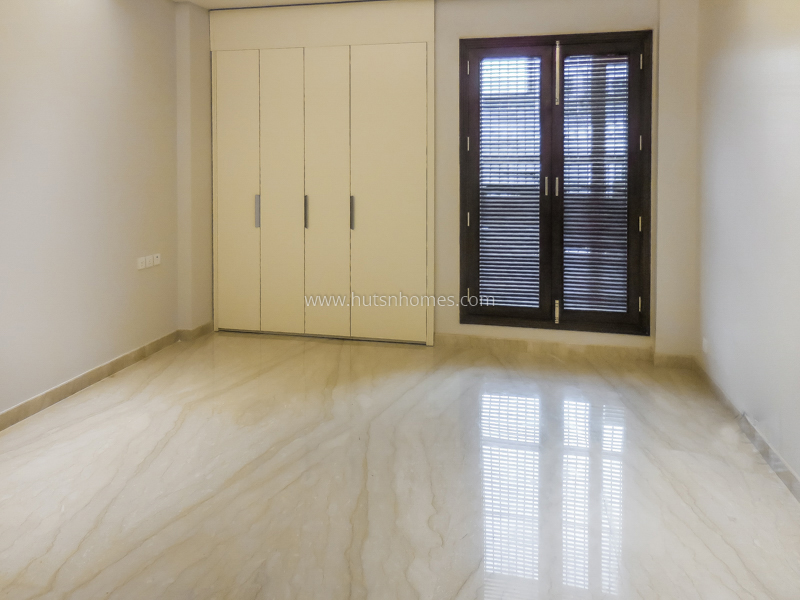 3 BHK Flat For Rent in Defence Colony