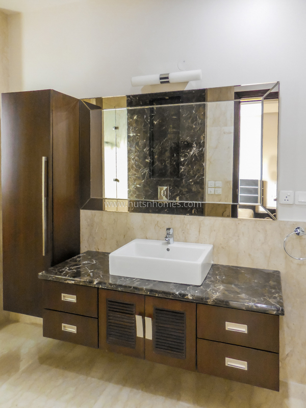 3 BHK Flat For Rent in Defence Colony