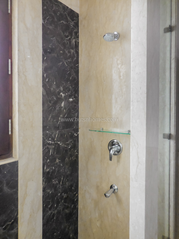 3 BHK Flat For Rent in Defence Colony