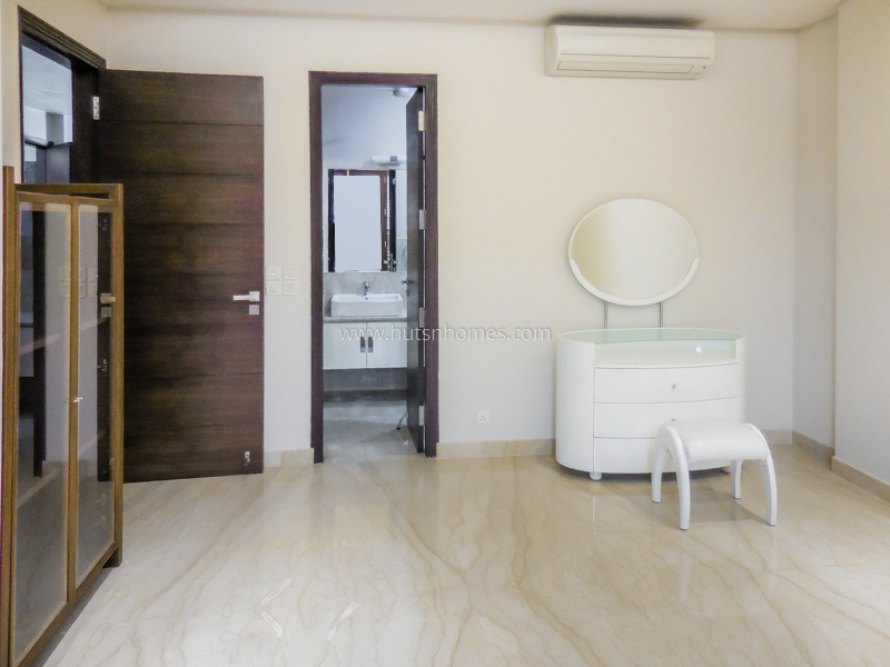 3 BHK Flat For Rent in Defence Colony