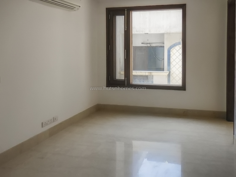4 BHK Flat For Rent in Anand Niketan