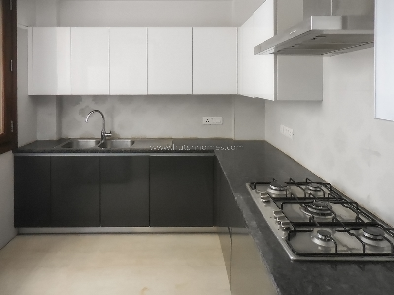 4 BHK Flat For Rent in Anand Niketan