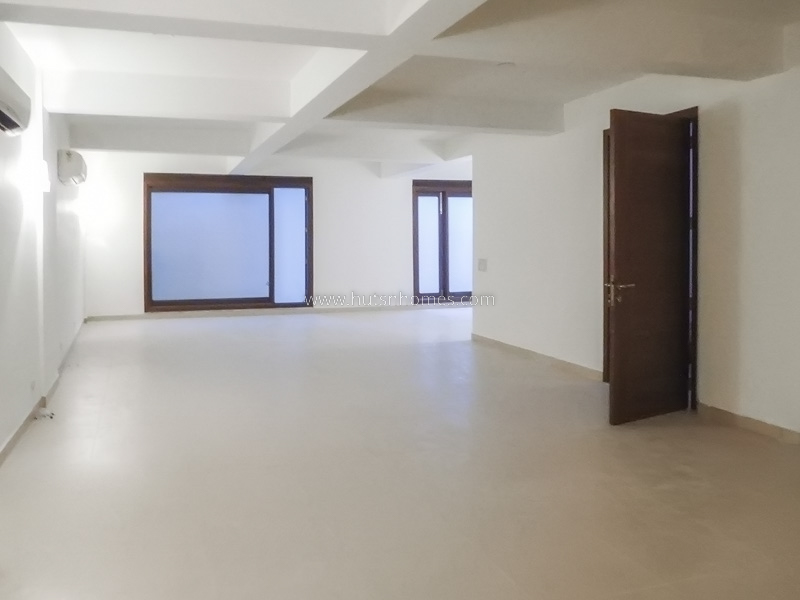 3 BHK Flat For Rent in Defence Colony