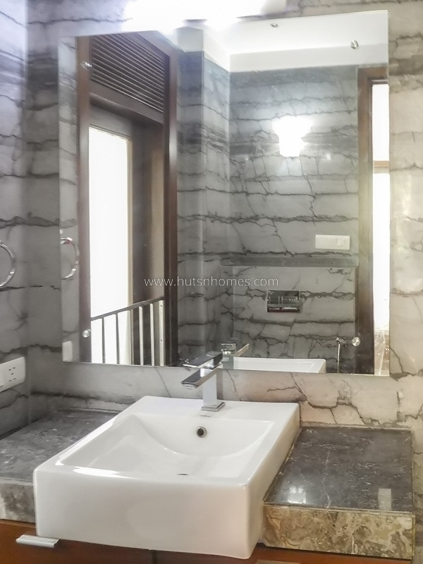 3 BHK Flat For Rent in Defence Colony