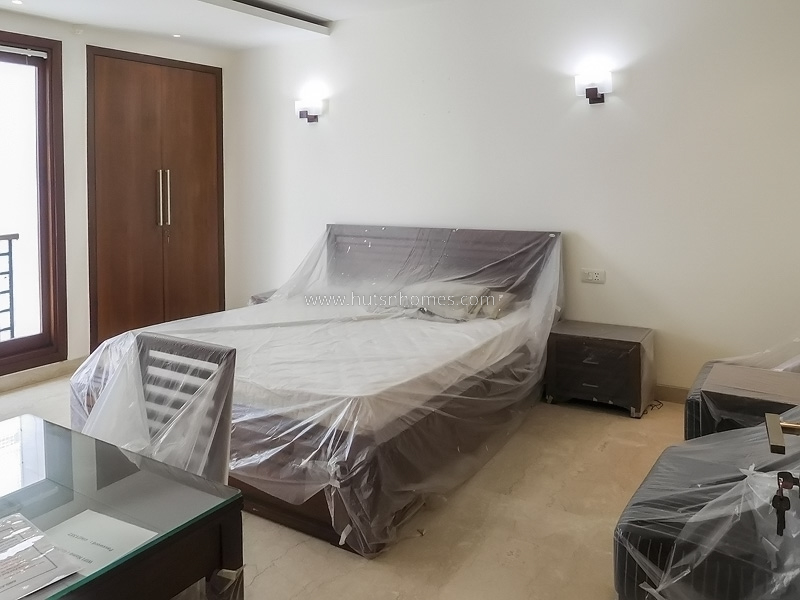 3 BHK Flat For Rent in Defence Colony