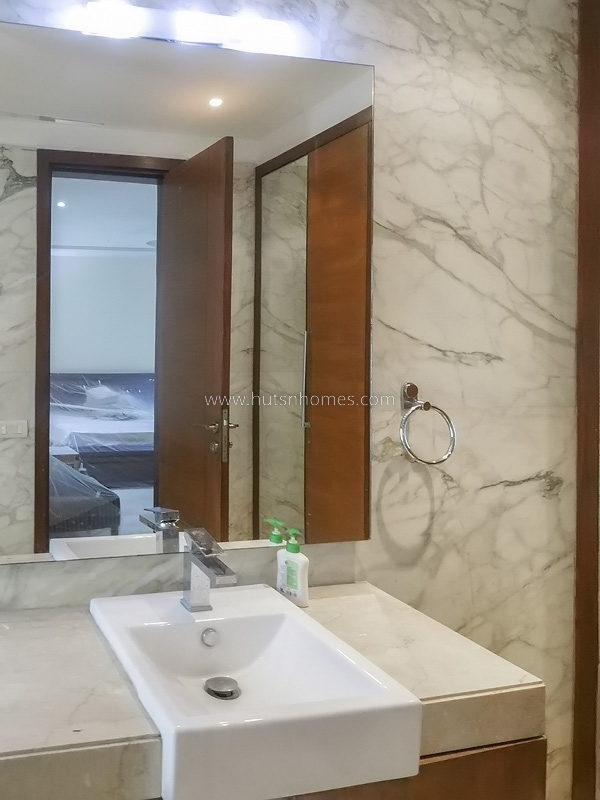 3 BHK Flat For Rent in Defence Colony