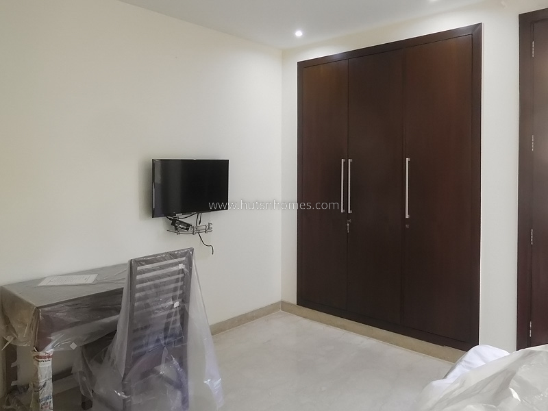 3 BHK Flat For Rent in Defence Colony