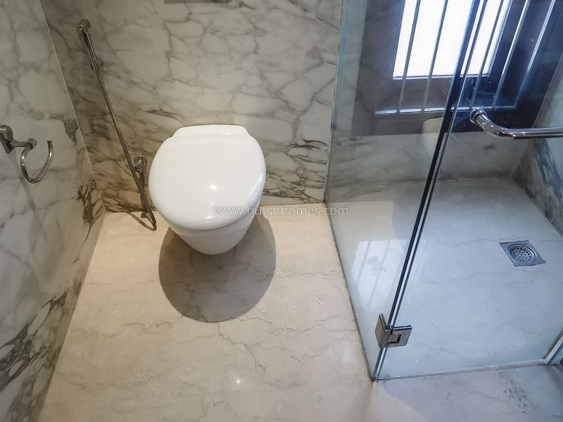 3 BHK Flat For Rent in Defence Colony