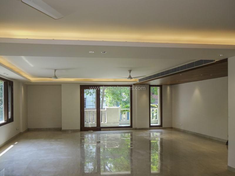 5 BHK Flat For Sale in Maharani Bagh