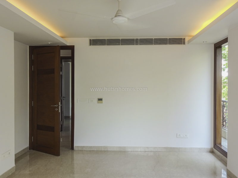 5 BHK Flat For Sale in Maharani Bagh