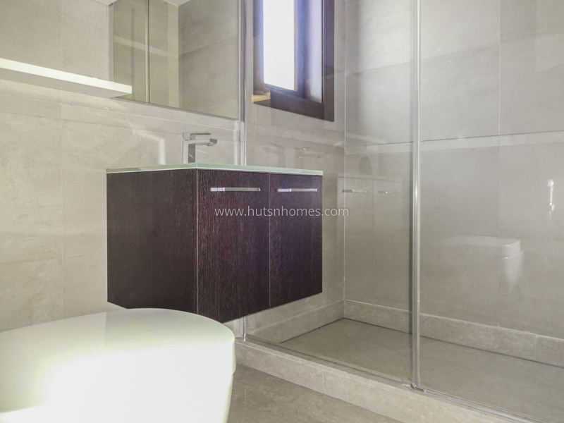 5 BHK Flat For Sale in Maharani Bagh
