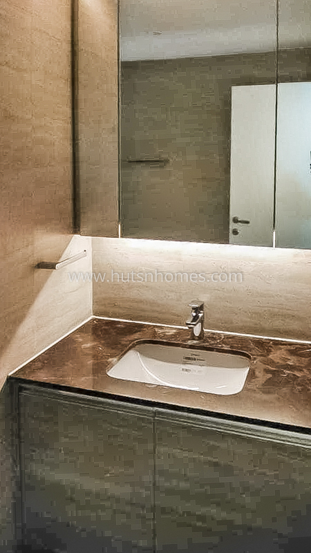 4 BHK Condo For Rent in Golf Course Road