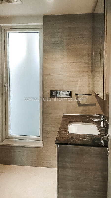 4 BHK Condo For Rent in Golf Course Road
