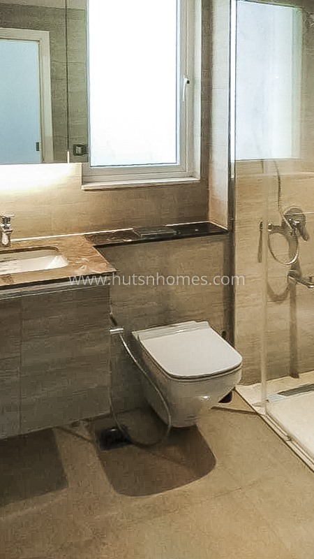 4 BHK Condo For Rent in Golf Course Road