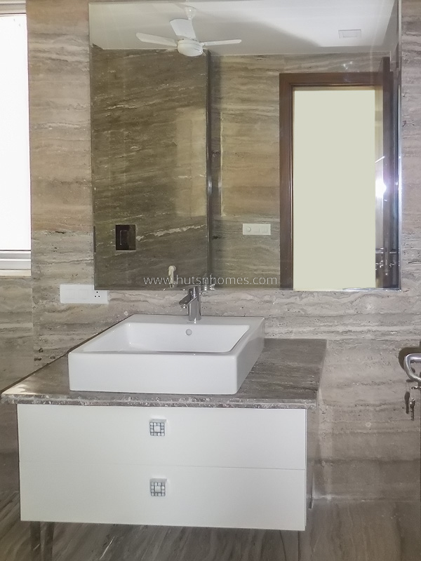 3 BHK Flat For Rent in Defence Colony