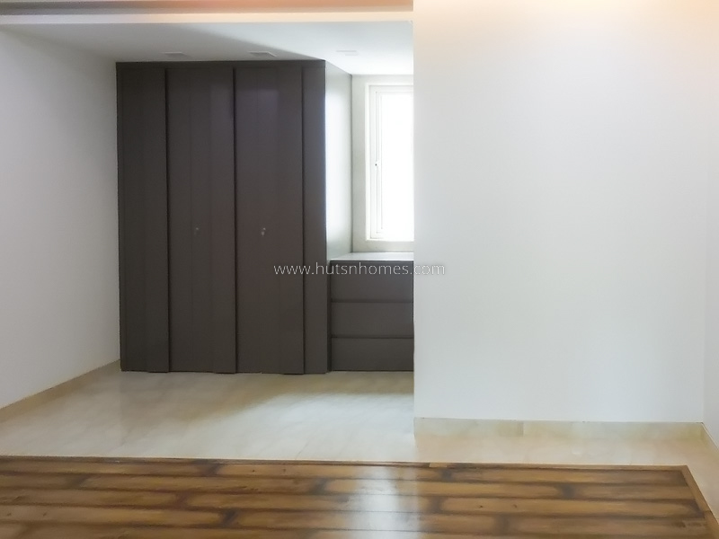 3 BHK Flat For Rent in Defence Colony