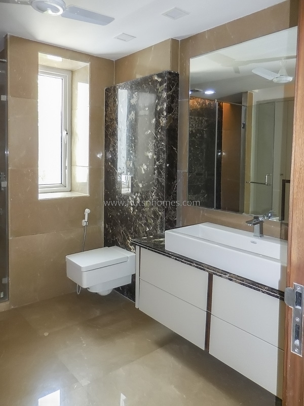 3 BHK Flat For Rent in Defence Colony