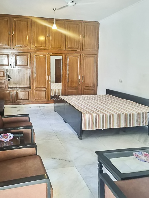 2 BHK Flat For Rent in Defence Colony