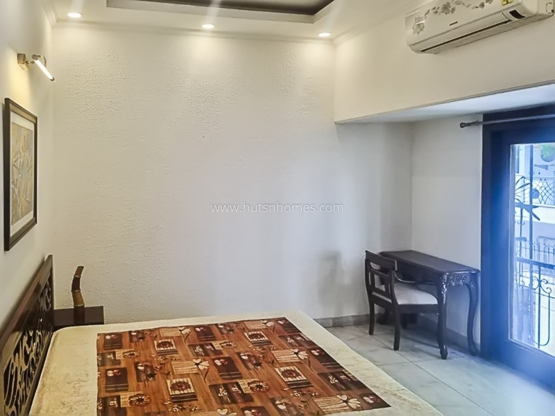 2 BHK Flat For Rent in Defence Colony