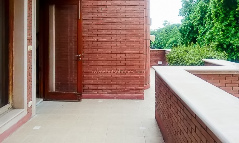 3 BHK Flat For Rent in Defence Colony