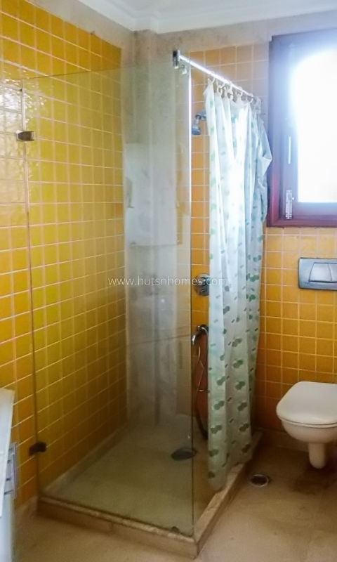 3 BHK Flat For Rent in Defence Colony