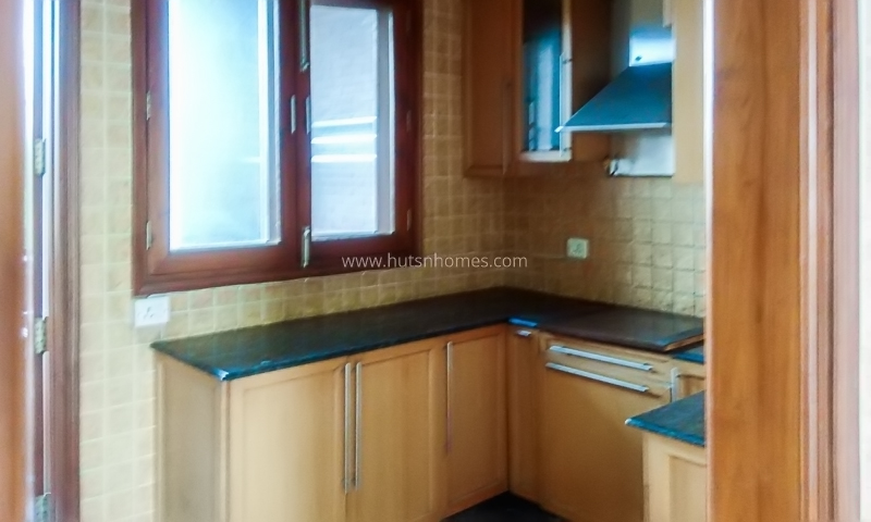 3 BHK Flat For Rent in Defence Colony