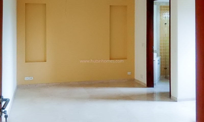 3 BHK Flat For Rent in Defence Colony