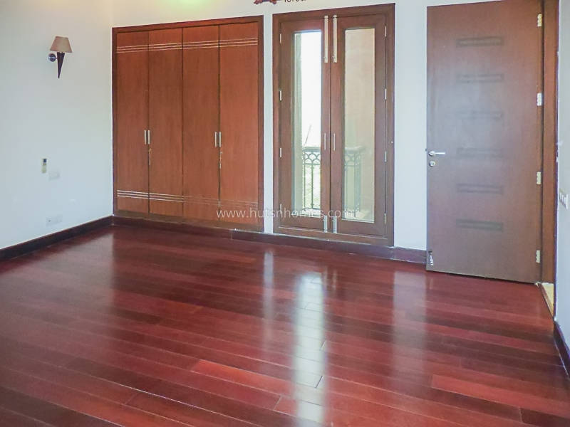 3 BHK Flat For Rent in Defence Colony