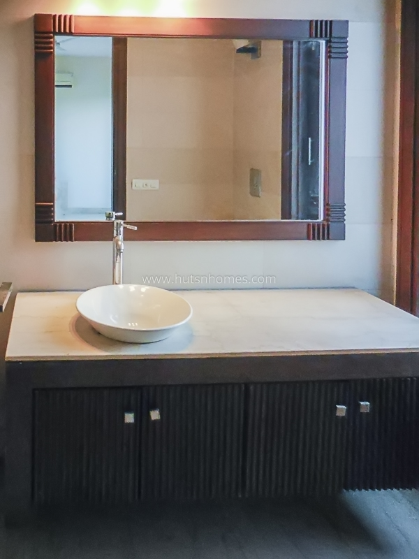 3 BHK Flat For Rent in Defence Colony