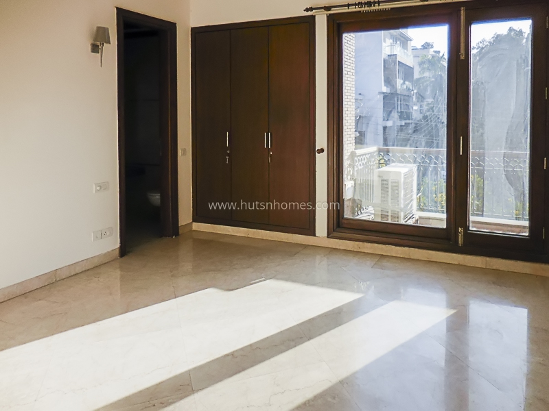 3 BHK Flat For Rent in Defence Colony