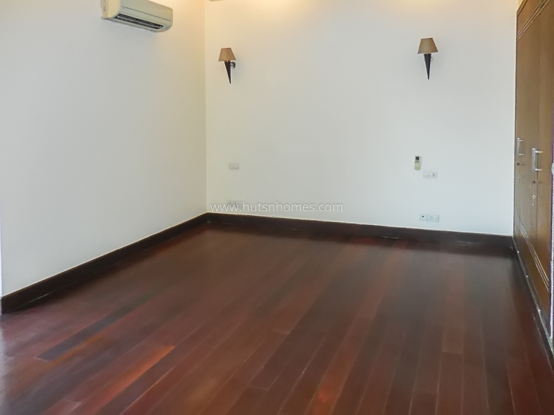 3 BHK Flat For Rent in Defence Colony