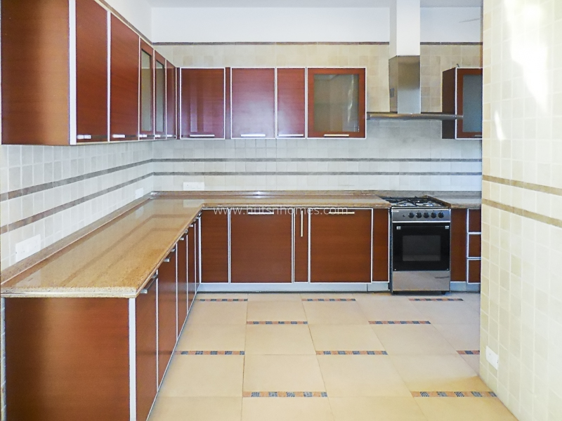 3 BHK Flat For Rent in Defence Colony