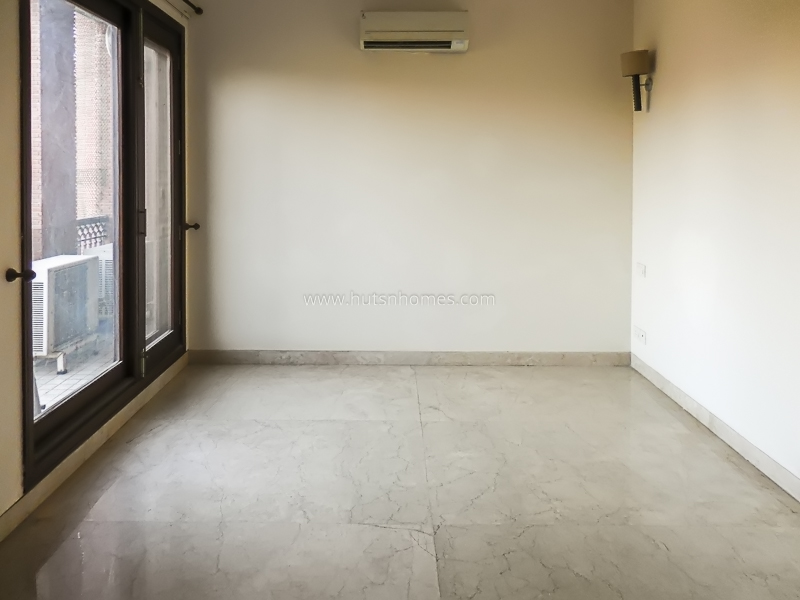 3 BHK Flat For Rent in Defence Colony